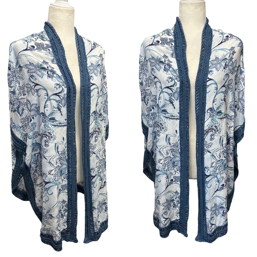 Chicos Womens Size S/M Kimono Cardigan Shawl Topper Floral Print Vacation Resort
